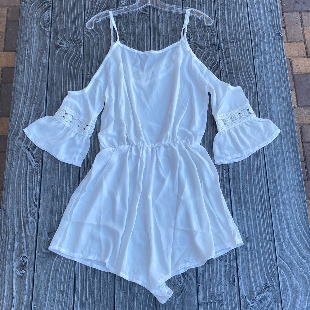 White Off Shoulders Lace Bell Sleeves Romper - Picture 3 of 7